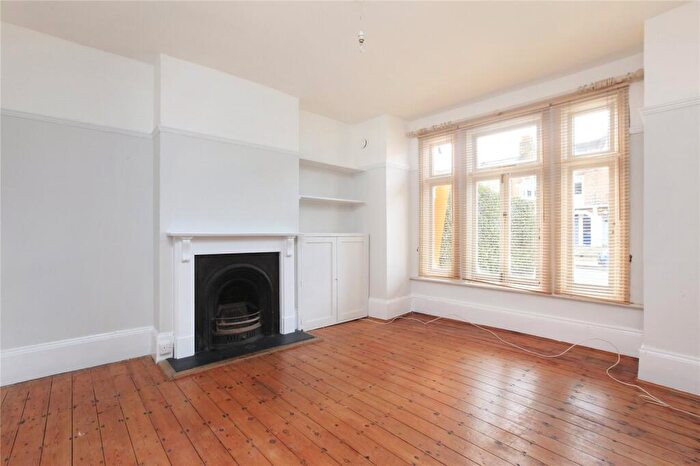 2 Bedroom Flat To Rent In Dornton Road, Balham, SW12