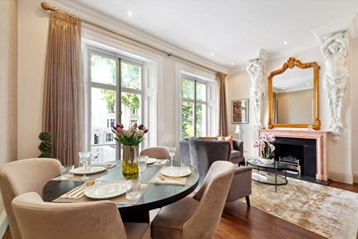 2 Bedroom Flat To Rent In Ovington Square, London, SW3