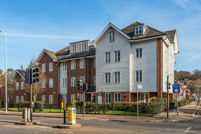 2 Bedroom Flat To Rent In Well Hall Road, London, SE9