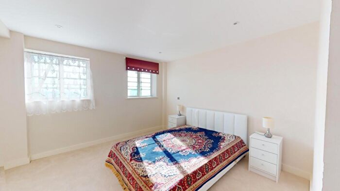2 Bedroom Flat For Sale In Western Road, City Centre, Brighton, BN1