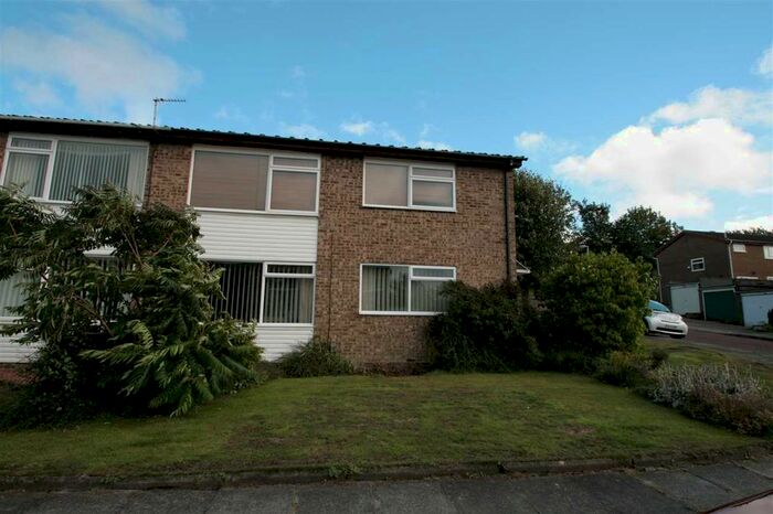 2 Bedroom Flat To Rent In Briarsyde Close, Whickham, Newcastle Upon Tyne, NE16