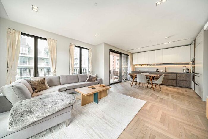 3 Bedroom Flat To Rent In Lewis Cubitt Walk, London, N1C