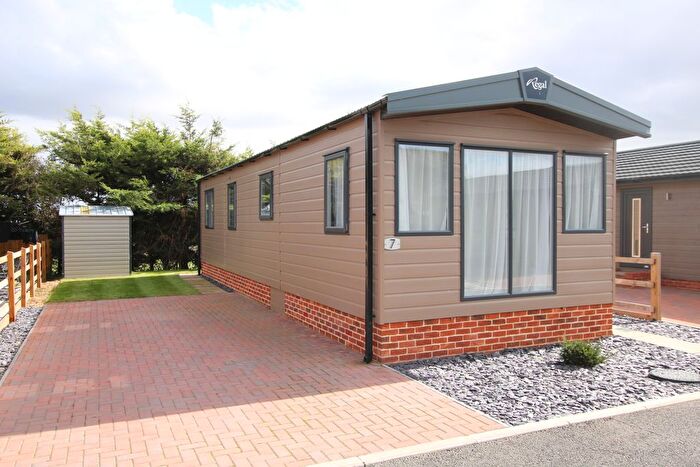 2 Bedroom Mobile/park Home For Sale In Newbourne, Woodbridge, IP12