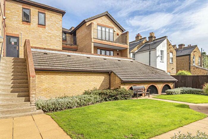 1 Bedroom Flat To Rent In Hardman Road, Kingston Upon Thames, KT2