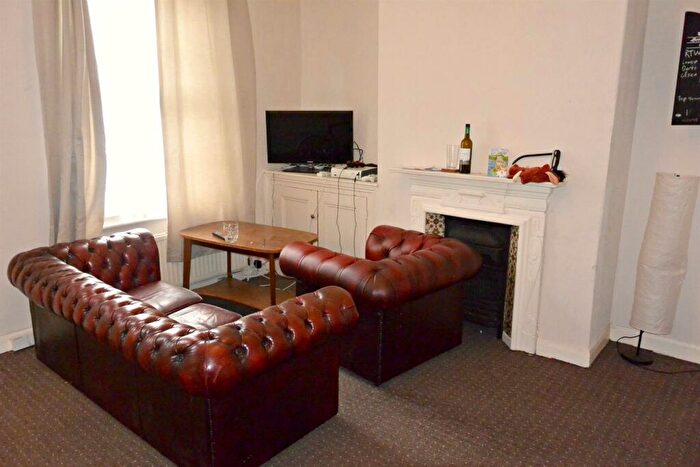 2 Bedroom House To Rent In Quarry Place, Leeds, LS6