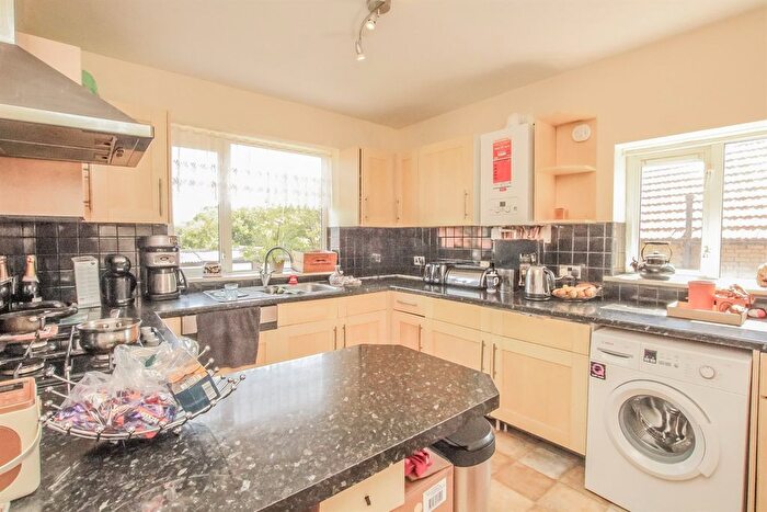 2 Bedroom Flat To Rent In Crescent Road, Barnet, EN4