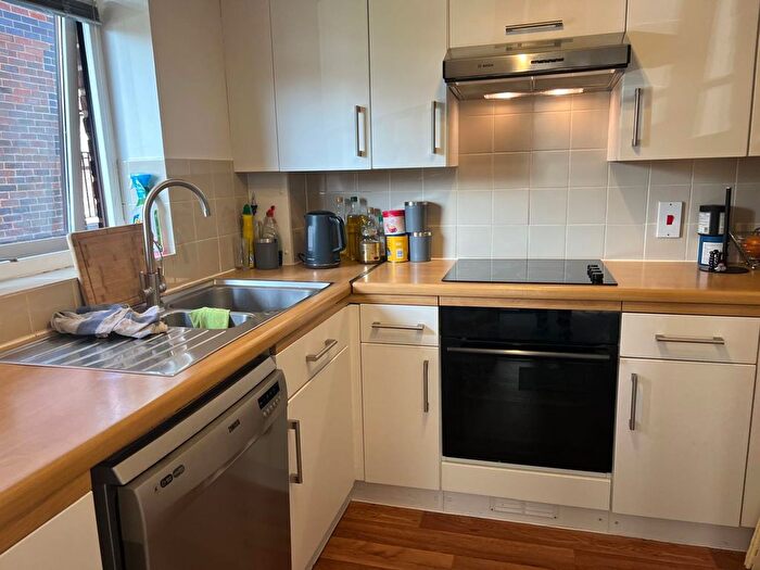 1 Bedroom Flat To Rent In The Ridings, Worth, RH10