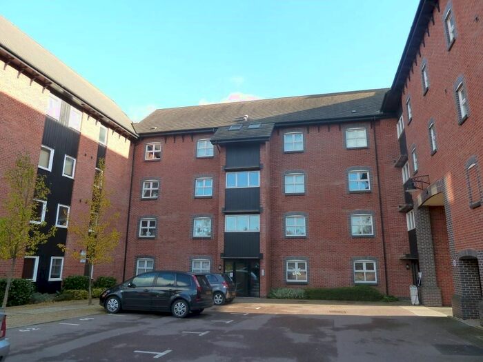 2 Bedroom Flat To Rent In East Dock, The Wharf, Linslade, LU7