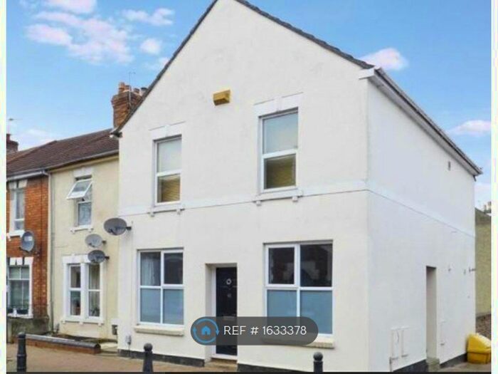 1 Bedroom Flat To Rent In North Street, Swindon, SN1