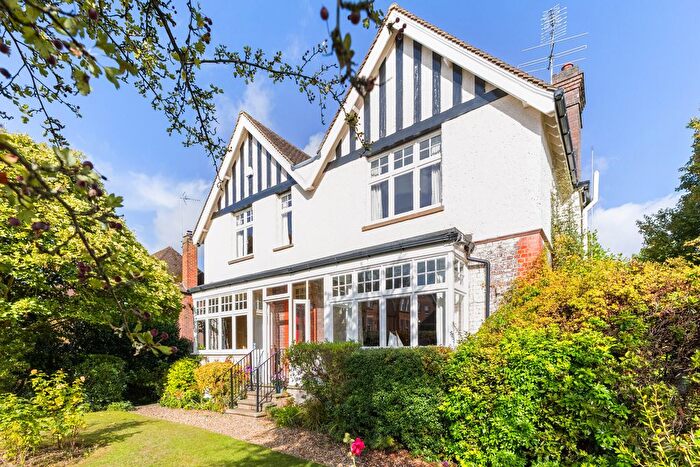 5 Bedroom Detached House For Sale In Townsend Lane, Harpenden, AL5