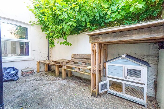 2 Bedroom End Terrace House For Sale In Clifton Road, Hastings, TN35