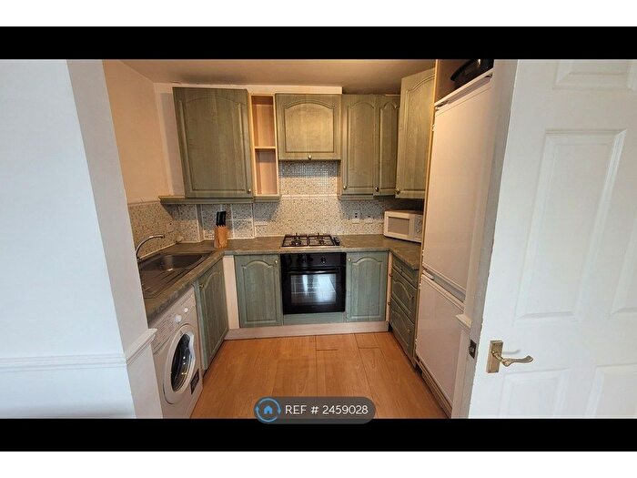 1 Bedroom Flat To Rent In Mile End Road, London, E1