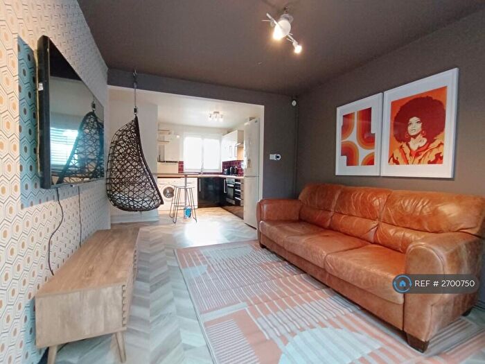 4 Bedroom Terraced House To Rent In Shotton Walk, Manchester, M14