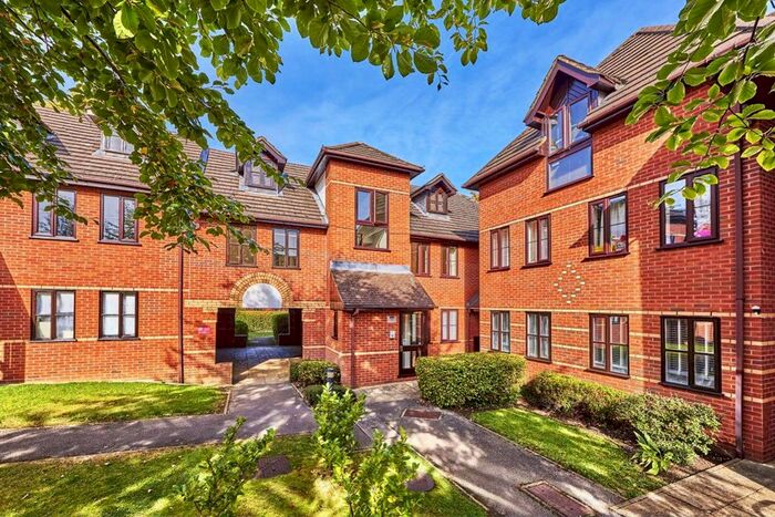 1 Bedroom Flat To Rent In Station Road, Harpenden AL5