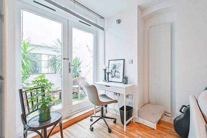 1 Bedroom Flat To Rent In Balls Pond Road, De Beauvoir Town, London, N1