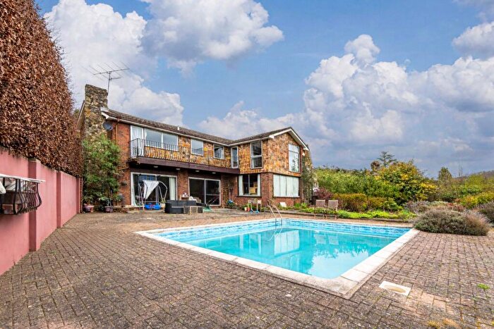 4 Bedroom Detached House For Sale In Highclere Drive, Hemel Hempstead, Hertfordshire, HP3