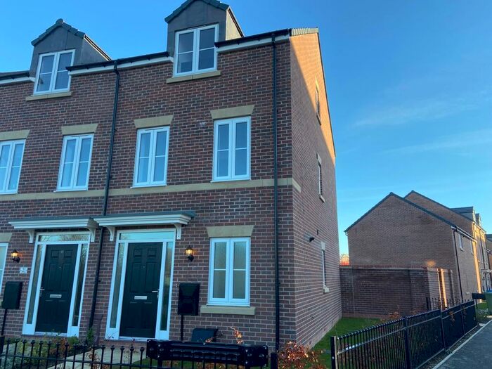 3 Bedroom Town House To Rent In Brewer Walk, Beverley, Hull, HU17