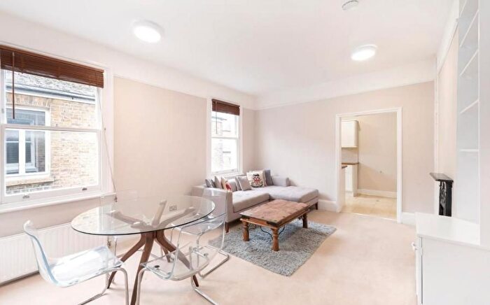 3 Bedroom Flat To Rent In Baker Street, Marylebone, London, NW1