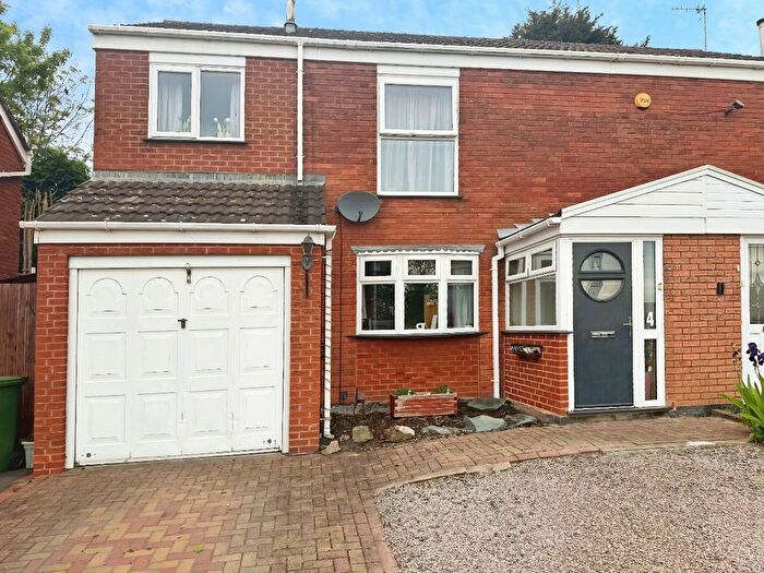 4 Bedroom Semi-detached House For Sale In Evesham Rise, Dudley, DY2