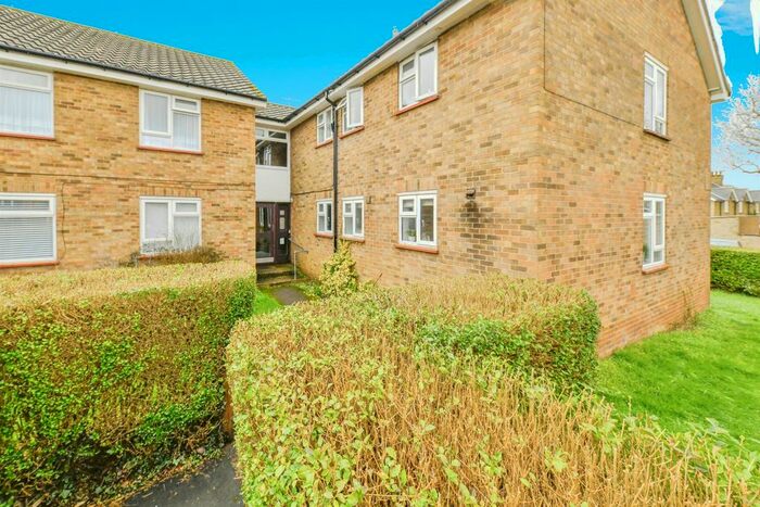 2 Bedroom Flat For Sale In Temple Lane, Tonwell, Ware, SG12