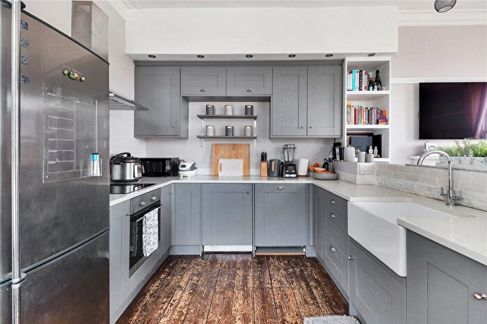 2 Bedroom Flat For Sale In Grove Hill Road, Tunbridge Wells, Kent, TN1