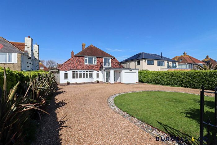 4 Bedroom Detached House For Sale In South Cliff, Bexhill-On-Sea, TN39