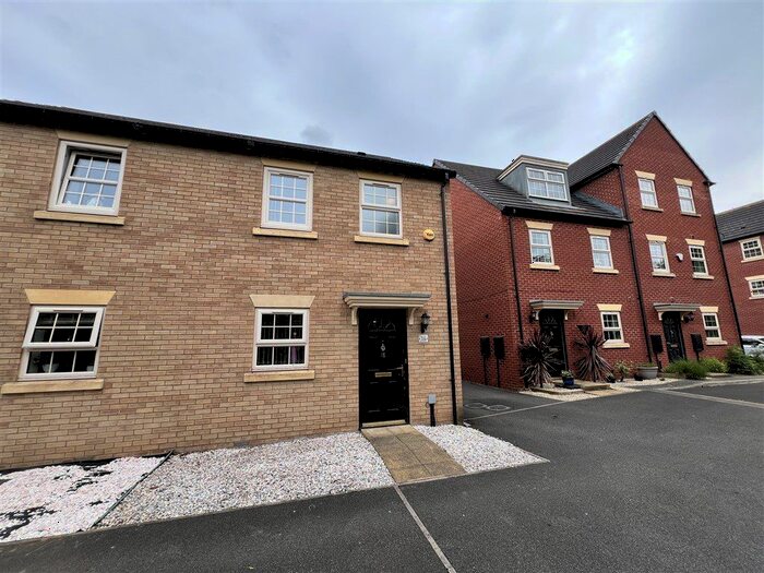 3 Bedroom Semi-Detached House To Rent In Hazelmount Way, Castleford, WF10