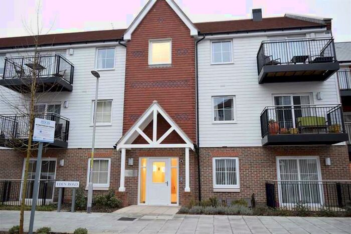 1 Bedroom Flat To Rent In Redland Court, Dunton Green, TN14