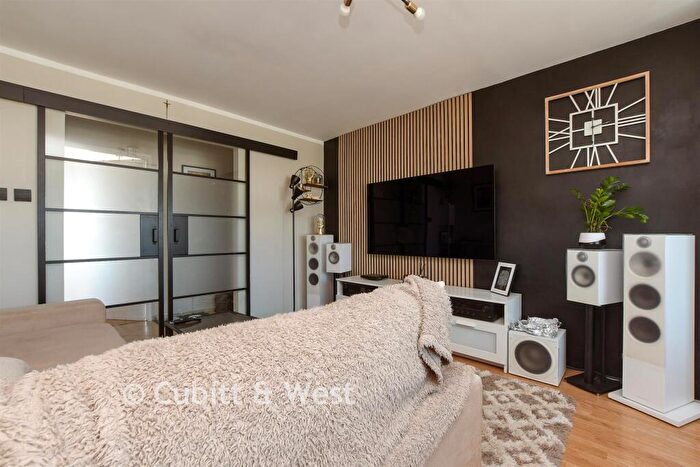 2 Bedroom Apartment For Sale In Castle Drive, Reigate, Surrey, RH2
