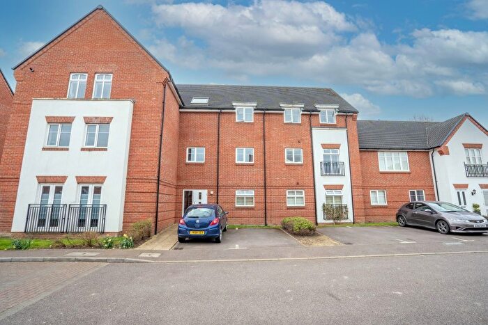 2 Bedroom Flat To Rent In Meadow View, Amersham, HP6