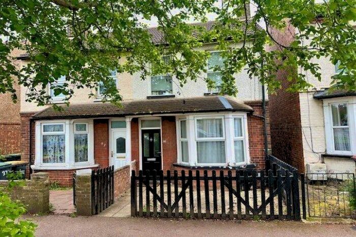 3 Bedroom Property To Rent In Harrowden Road, Bedford, MK42