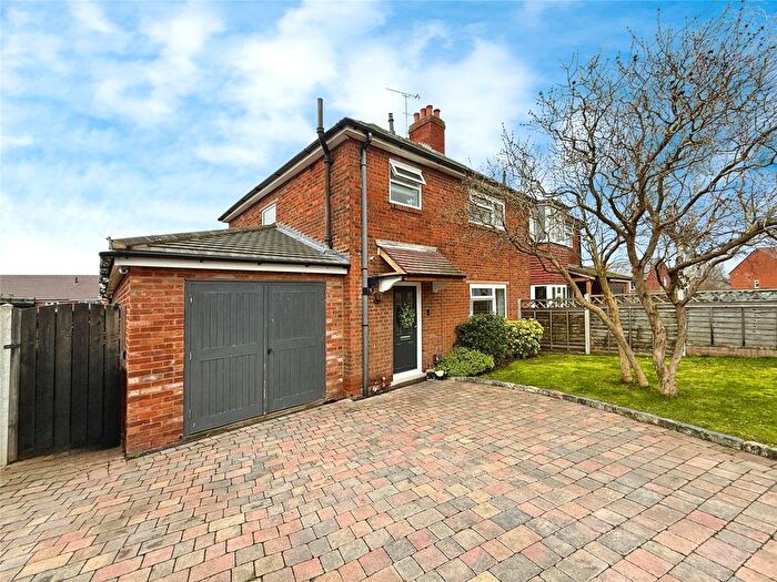 3 Bedroom Semi-Detached House To Rent In Suffolk Road, Burton-On-Trent, Staffordshire, DE15
