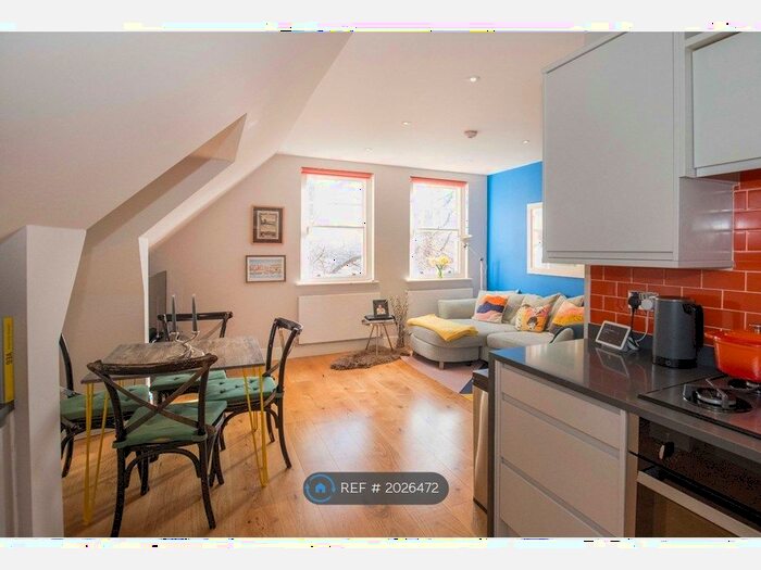 2 Bedroom Flat To Rent In Coombe Road, Kingston Upon Thames, KT2