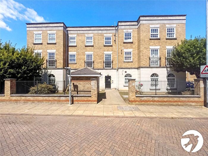 2 Bedroom Flat For Sale In Marigold Way, Maidstone, Kent, ME16