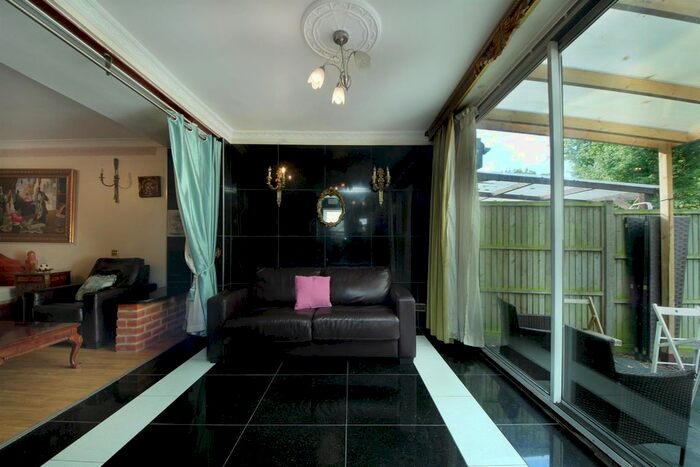 Studio To Rent In Brunswick Road, London, W5