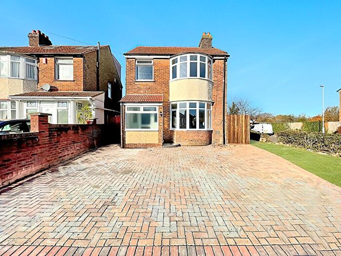 3 Bedroom Detached House To Rent In Turners Road North, Luton, Bedfordshire, LU2