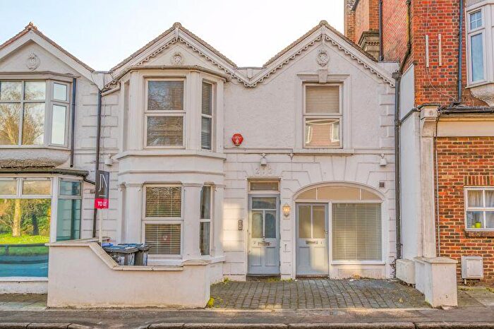 2 Bedroom Flat To Rent In Station Road, Addlestone, KT15