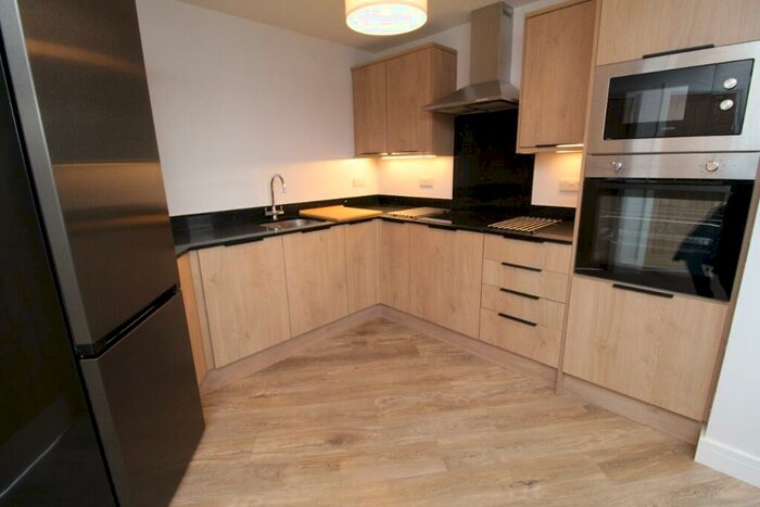 3 Bedroom Flat To Rent In Canning Circus, Nottingham, NG7