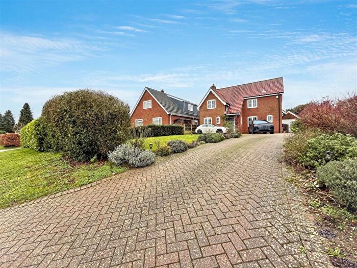 4 Bedroom Detached House For Sale In Mill Road, Stoke Holy Cross, Norwich, NR14