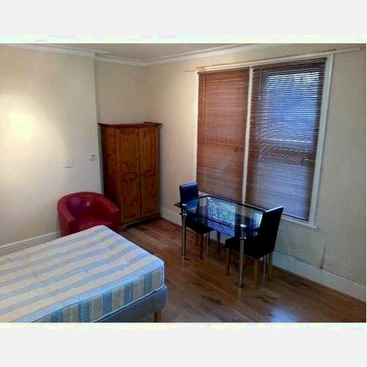 Studio To Rent In Ravenscroft Road, Chiswick, London, W4
