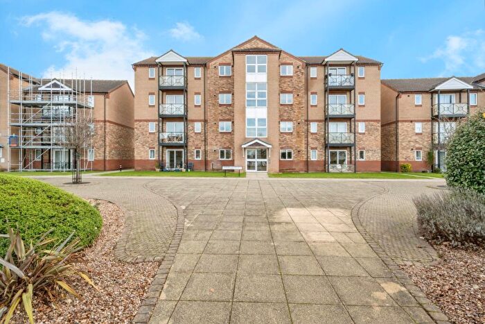 2 Bedroom Flat For Sale In Lakeside Boulevard, Doncaster, South Yorkshire, DN4