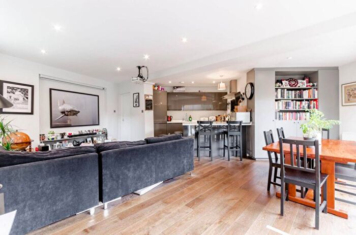 2 Bedroom Flat To Rent In Balls Pond Road, Islington, London, N1