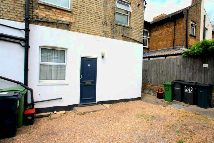 1 Bedroom Flat To Rent In Mote Road, Maidstone, Kent, ME15