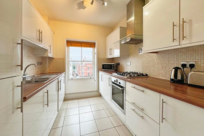 1 Bedroom Apartment To Rent In Broad Street, Wokingham, RG40