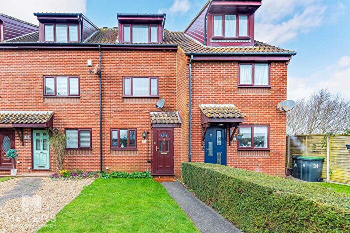3 Bedroom Terraced House To Rent In Willow Way, Christchurch, BH23