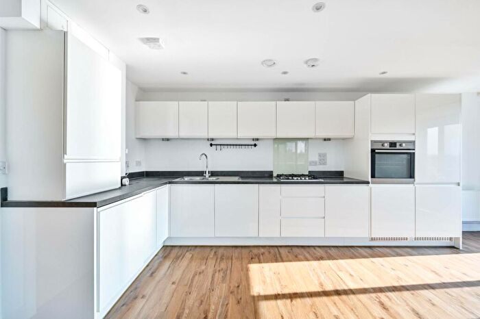 2 Bedroom Flat To Rent In Red Lion Road, Tolworth, London, KT6