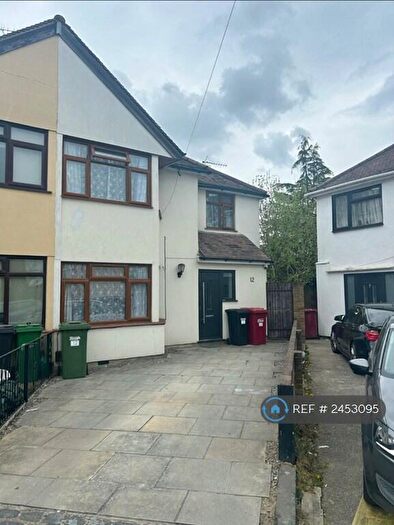 3 Bedroom Semi-Detached House To Rent In Snape Spur, Slough, SL1