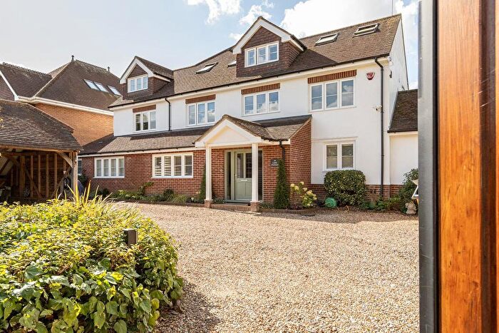 6 Bedroom Detached House For Sale In Roundwood Park, Harpenden, AL5