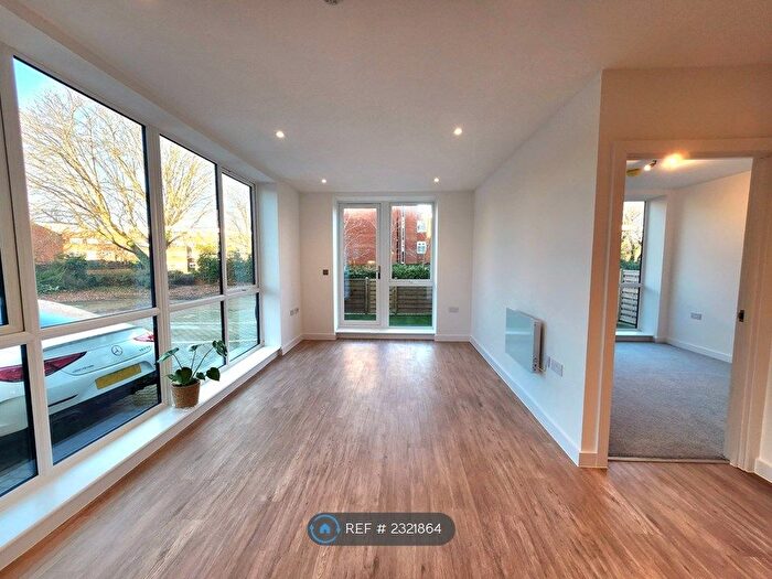 1 Bedroom Flat To Rent In Thornetts House, Leatherhead, KT22