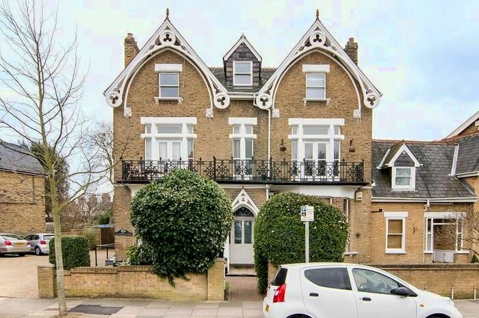 1 Bedroom Flat To Rent In Ennerdale Road, Richmond, Surrey, UK TW9